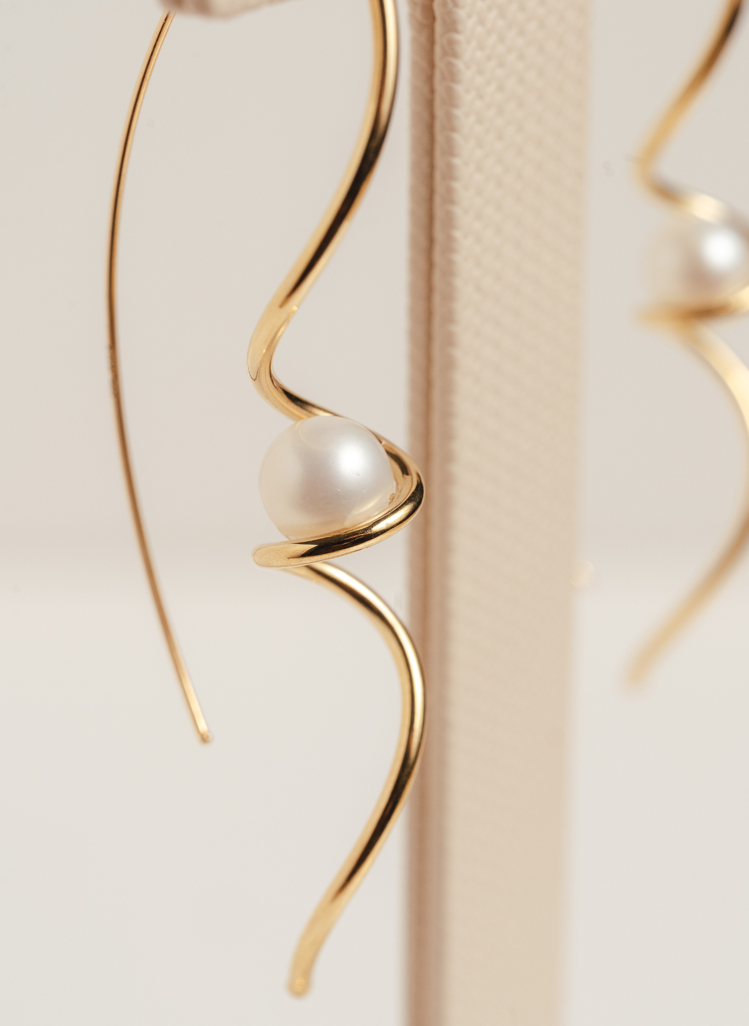 Pendientes Ondas Oro Amarillo y Perla
